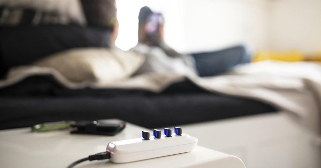 sonnet-2-rechargeable-batteries-charging-station