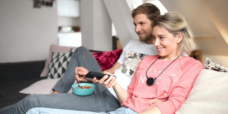 Women uses SAMBA 2 Go while watching TV