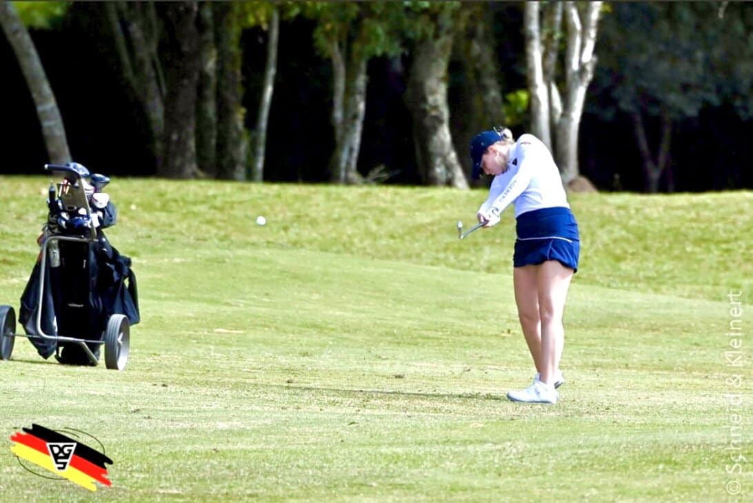 Amelie spielt sehr erfolgreich Golf.