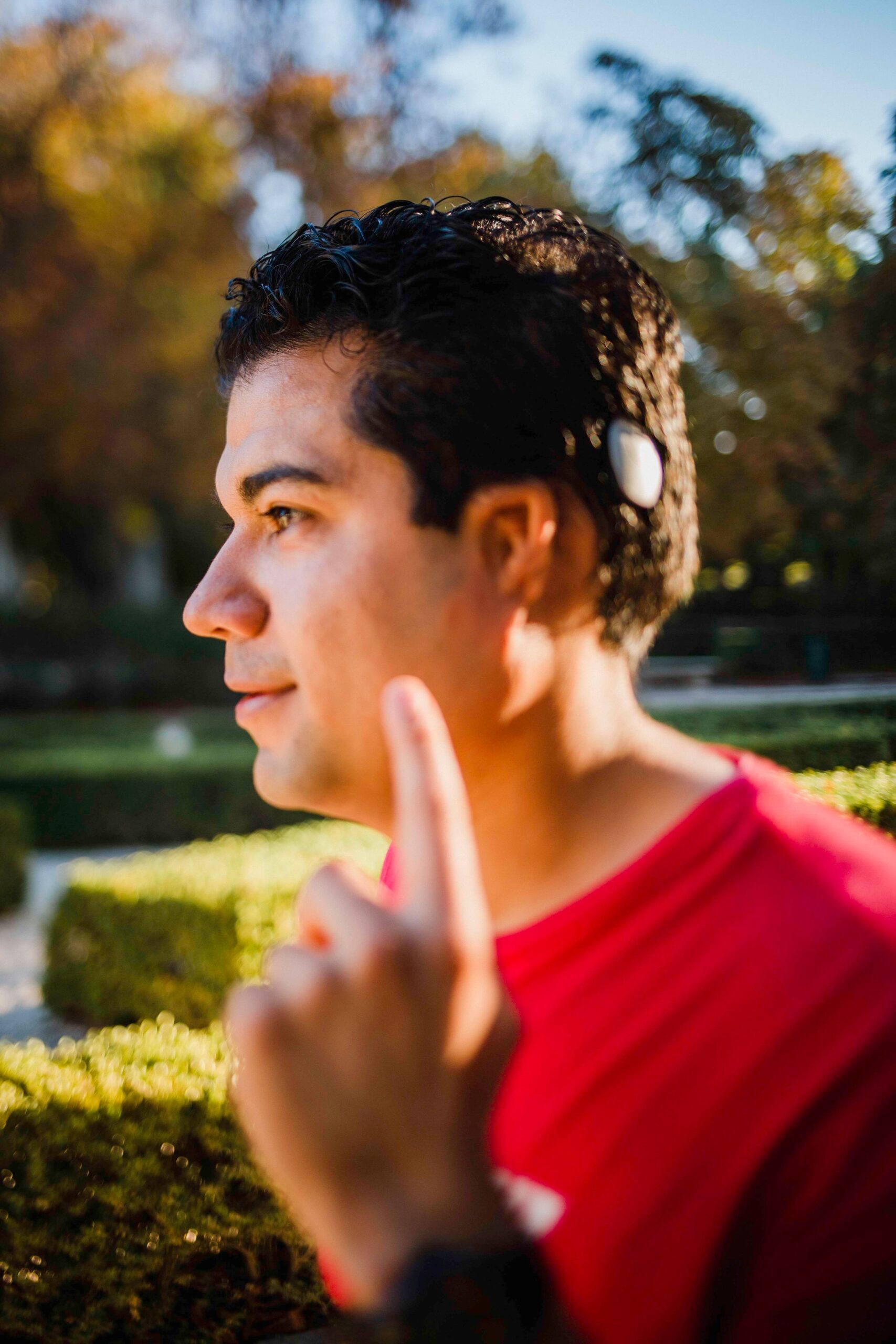 Juan Pablo using his SAMBA 2 audio processor for his BONEBRIDGE bone conduction implant