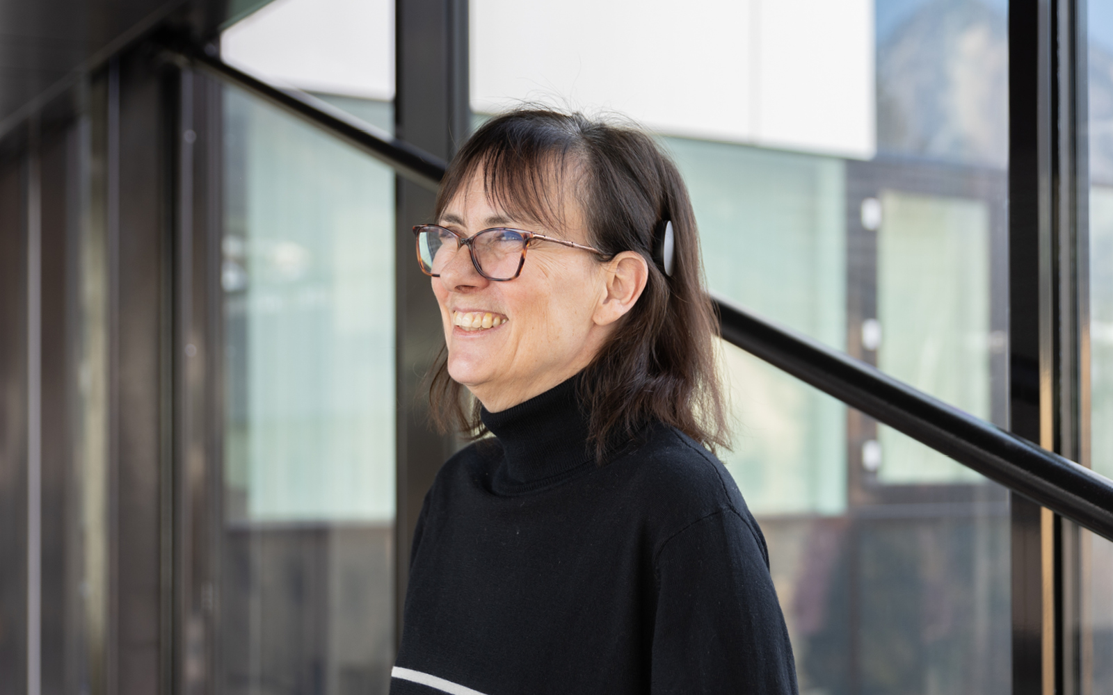 Bimodal cochlear implant user Sylvia