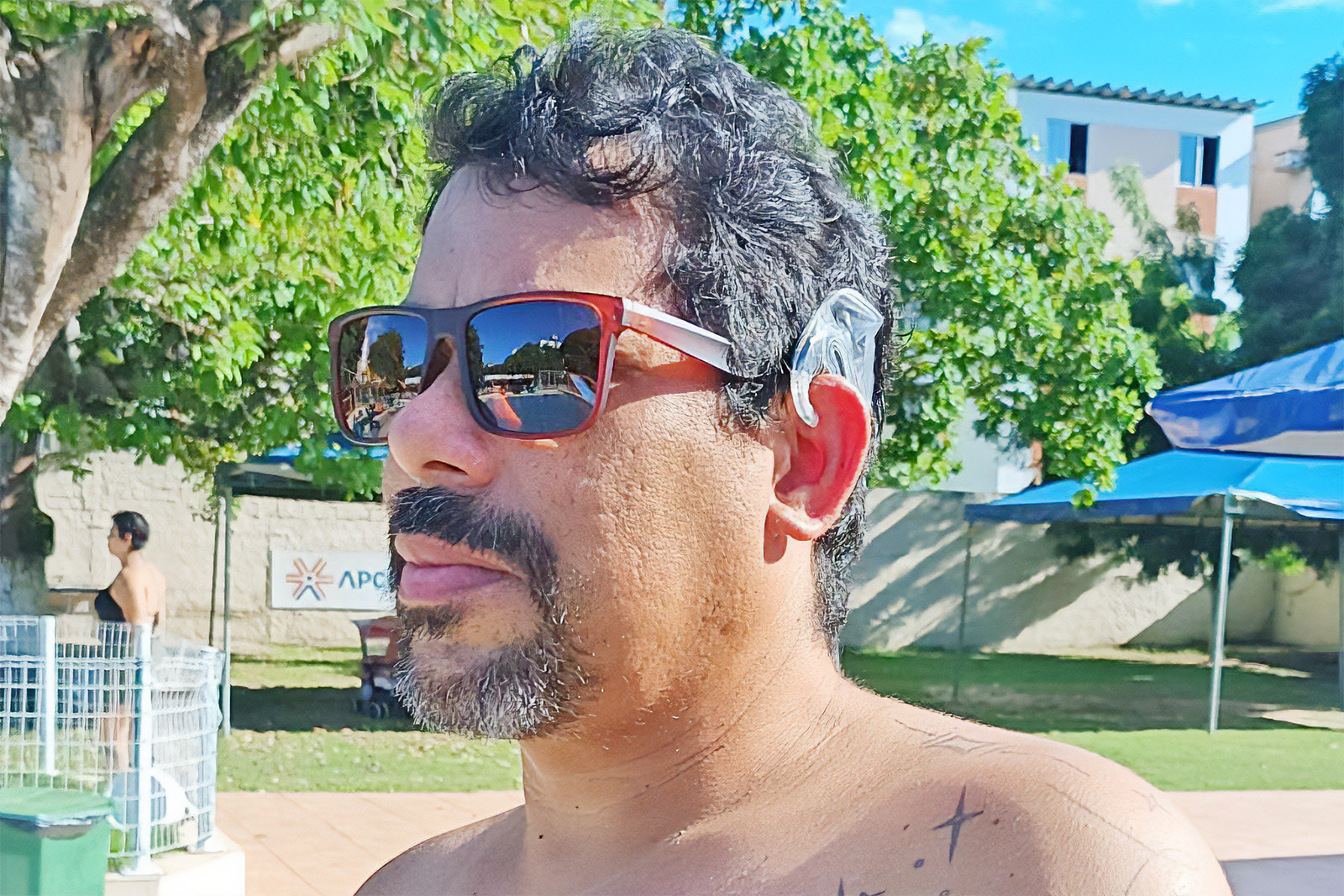 Lukas utilizando seu processador de áudio SONNET 2 com WaterWear.