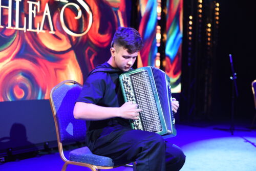 A CI user playing the piano at the Beats of Cochlea festival 2025