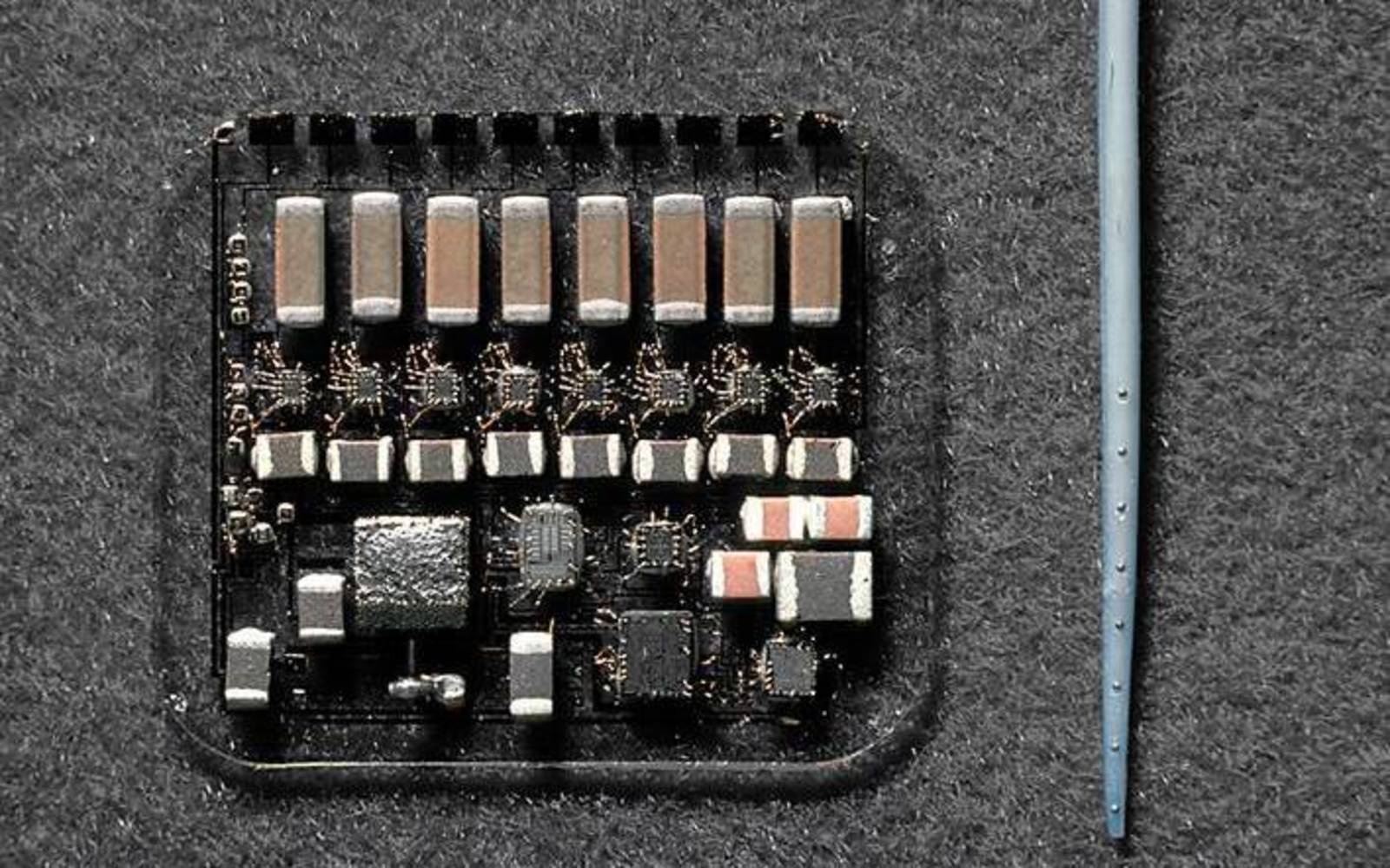 The first modern cochlear implant