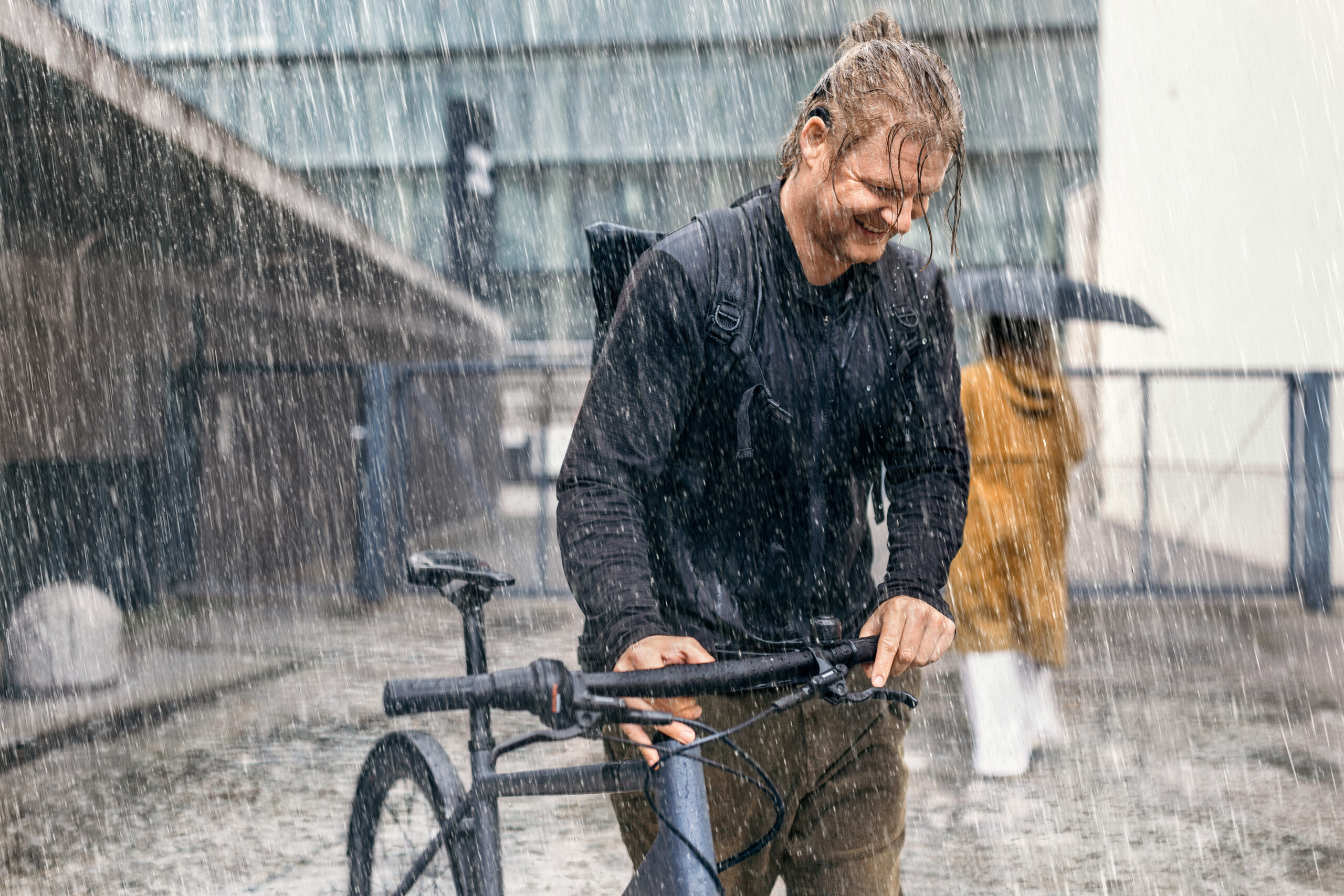 SONNET 3 is waterproof — rain's no problem!